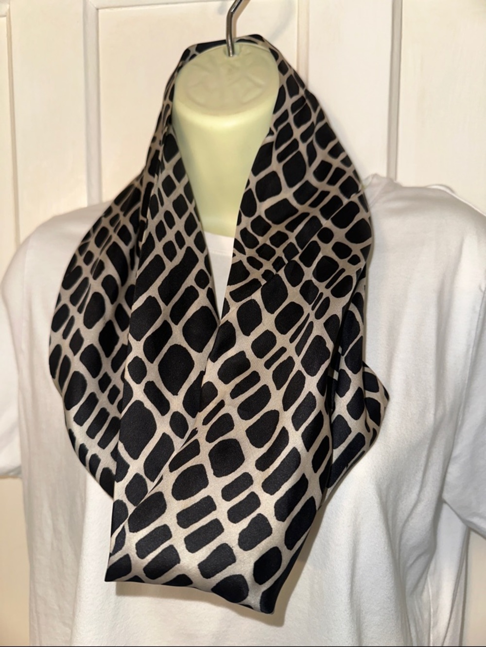 Vtg  Scarves by Vera Black & Tan Abstract Graphic Print Silk‎ Infinity Scarf